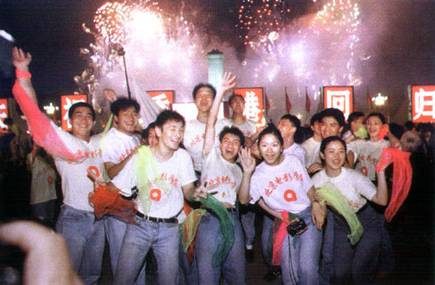山东共青团举行“清明祭英烈”主题党团队活动