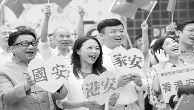 广西南宁市开展2023年青年志愿者服务春运“暖冬行动”