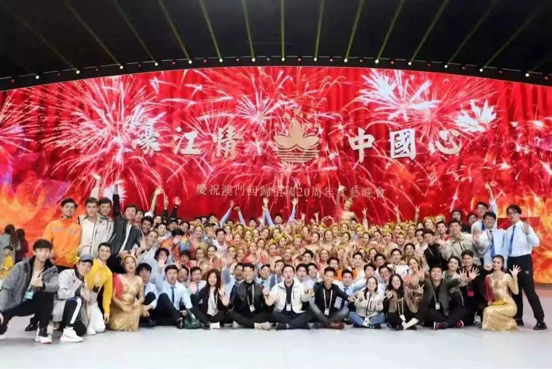 上海青年志愿者进社区开展“我来教您用手机”志愿服务活动 v5.70.1.17官方正式版