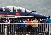 首批中国游客来了！泰媒刷屏报道，泰副总理等官员一同到机场接机